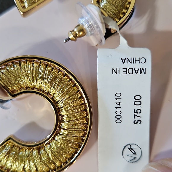 Mignonne Gavigan Mini Fiona Gold Hoops Earrings - Picture 6 of 7